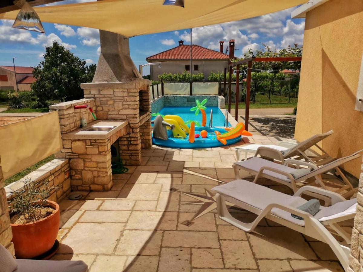 Luxury Apartment Alba With Pool Kanfanar Eksteriør bilde