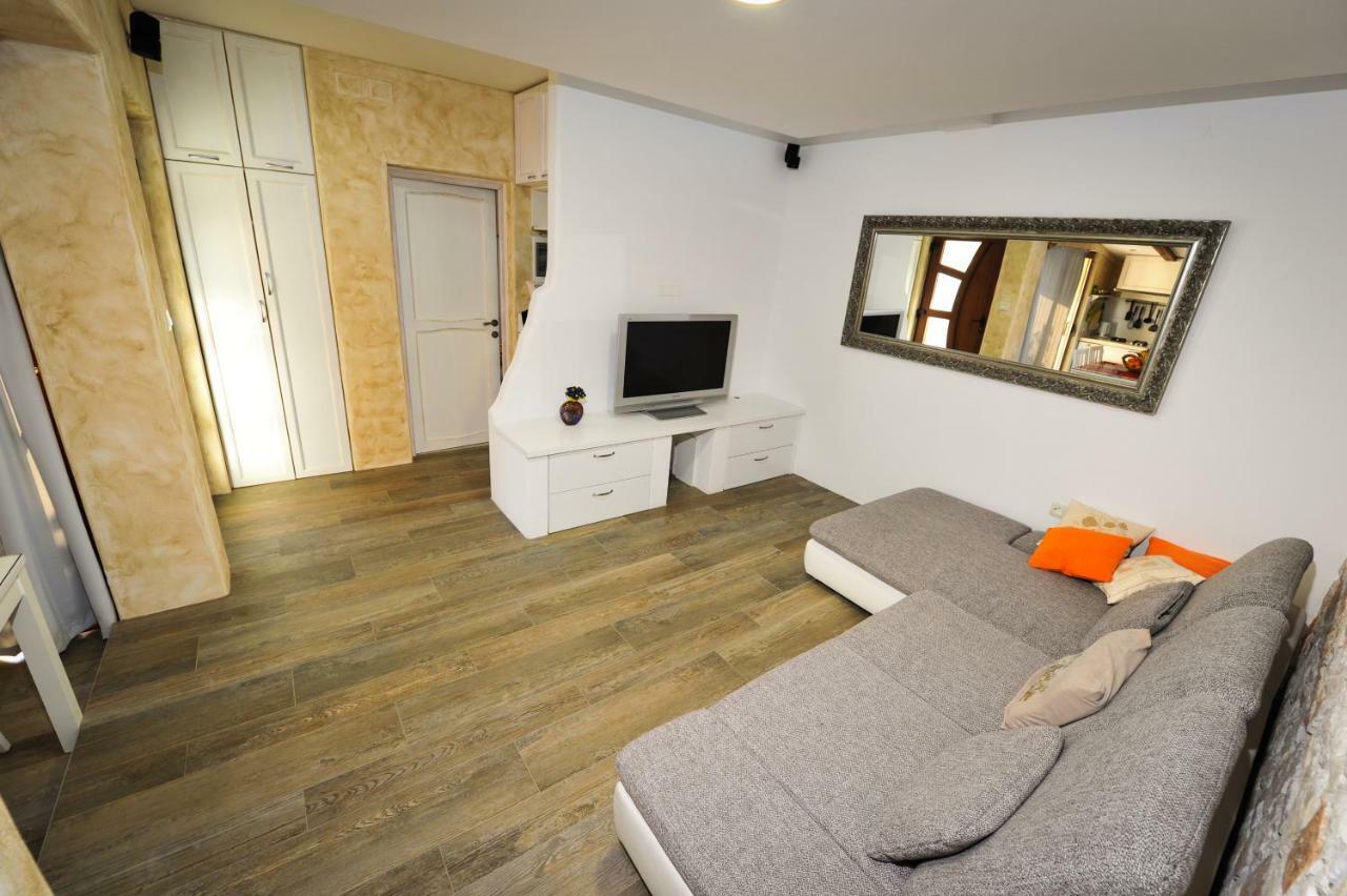 Luxury Apartment Alba With Pool Kanfanar Eksteriør bilde